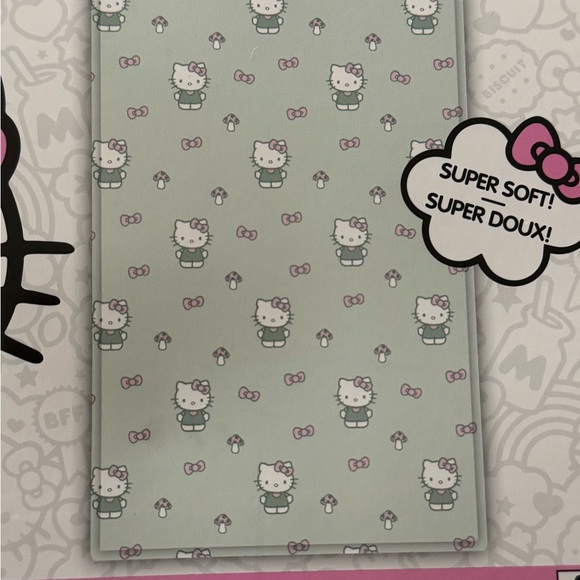 Hello kitty plush blanket - Picture 2 of 3